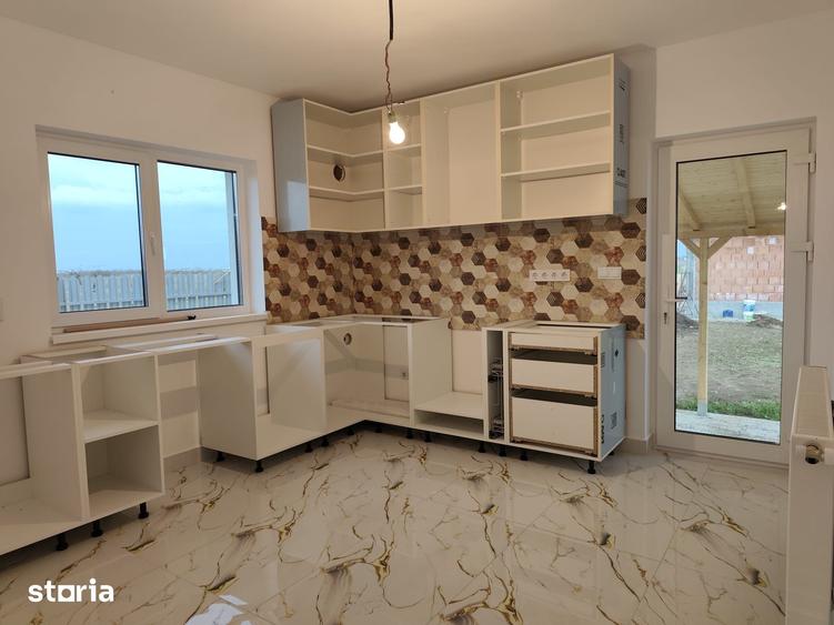 Casă cu 4 camere cu Teren 350 Mp în Joița
