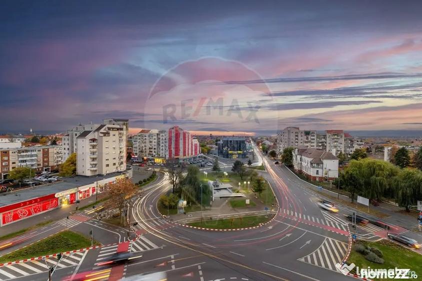 Apartament cu 4 camere decomandat în Intim