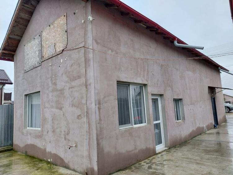 Casă cu 4 camere în Crevedia