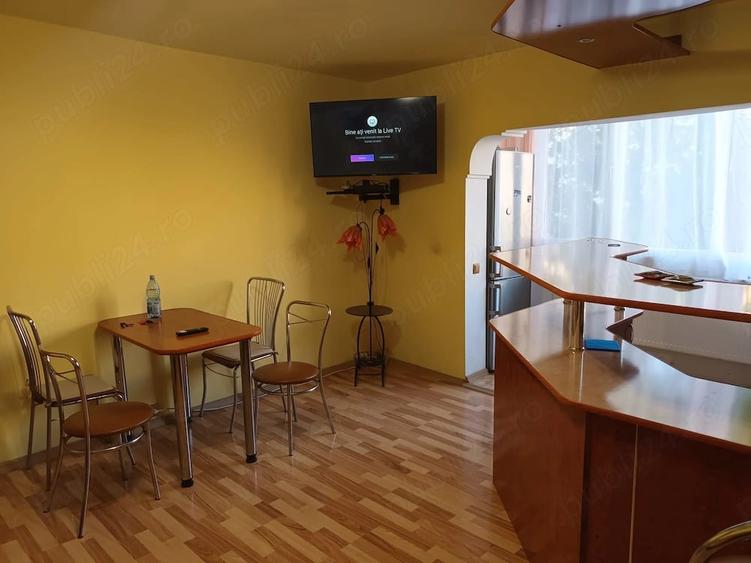 Apartament cu 3 camere decomandat în Rovine