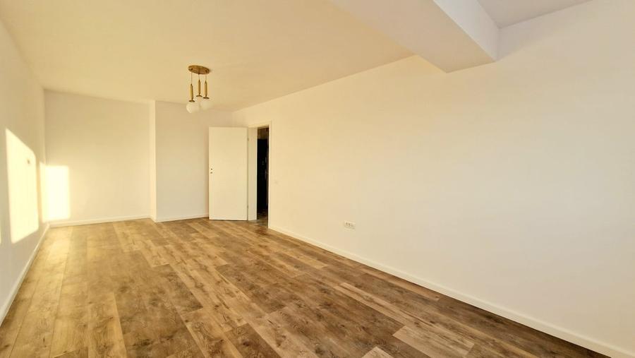 Apartament cu 3 camere decomandat în Andronache
