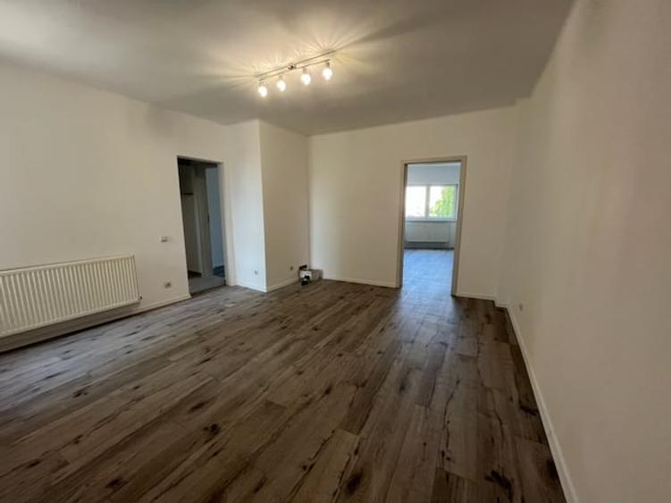 Apartament cu 3 camere semidecomandat în Dacia