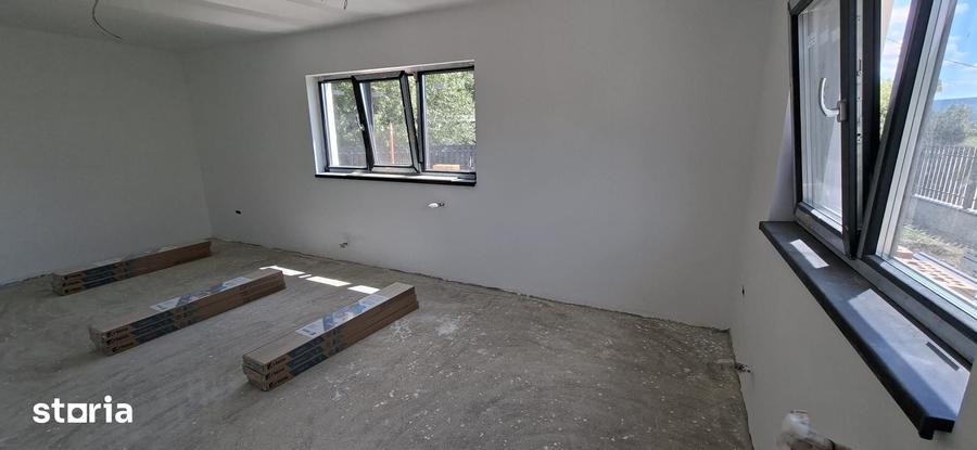 Casă cu 4 camere cu Teren 300 Mp în Holboca