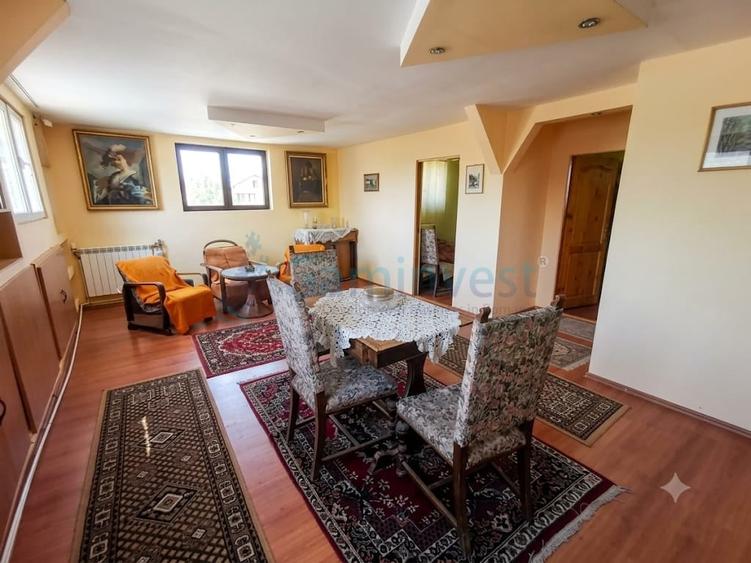 Casă individuală cu 6 camere cu Canalizare în Nufărul