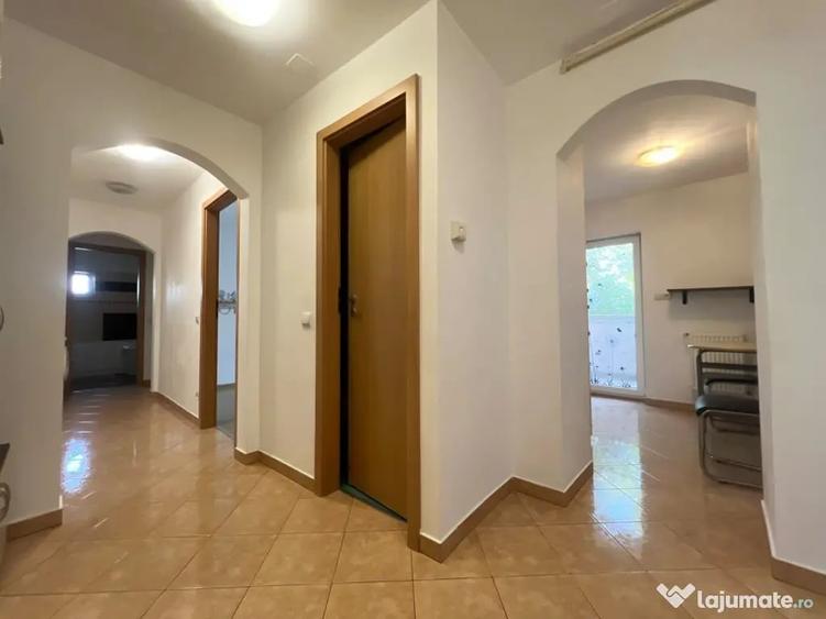 Apartament cu 3 camere decomandat în Lunei