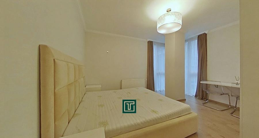Apartament cu 3 camere semidecomandat, mobilat în Central