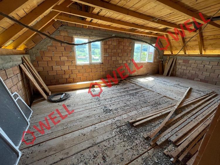 Casă cu 5 camere cu Teren 4499 Mp în Vâlcele