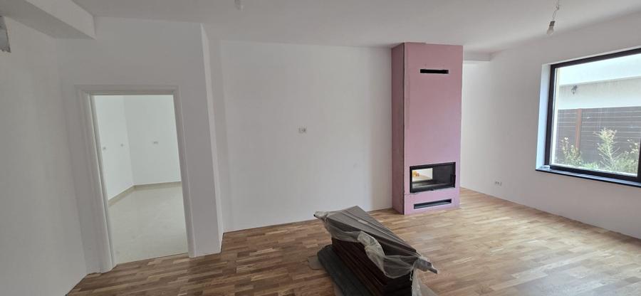 Casă individuală cu 5 camere cu Teren 227 Mp în Central