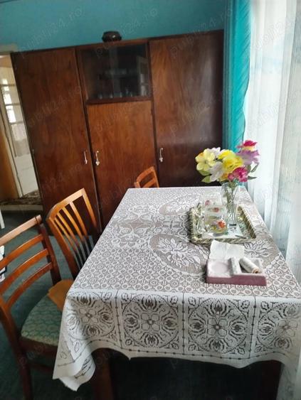Casă cu 5 camere în Racovița