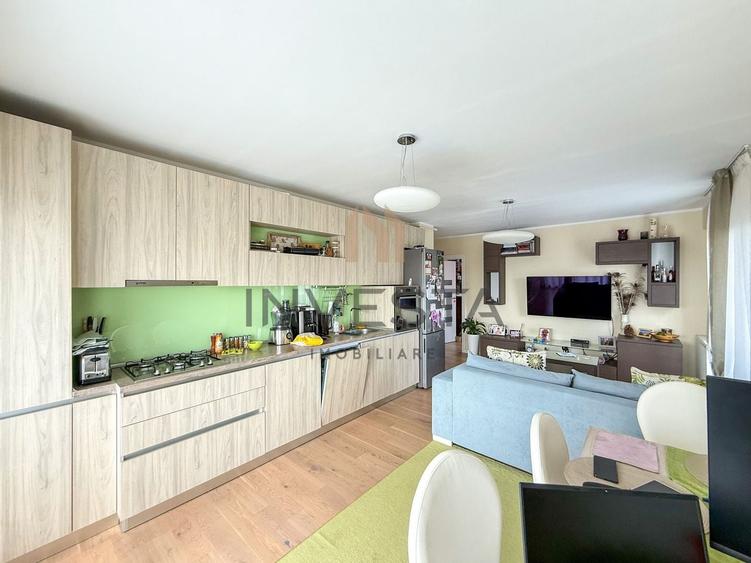 Apartament cu 4 camere semidecomandat, mobilat în Bună Ziua