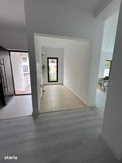 Apartament cu 4 camere decomandat în Păulești
