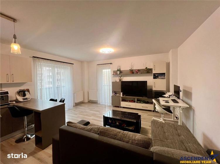 Apartament cu 3 camere decomandat, mobilat în Tractorul
