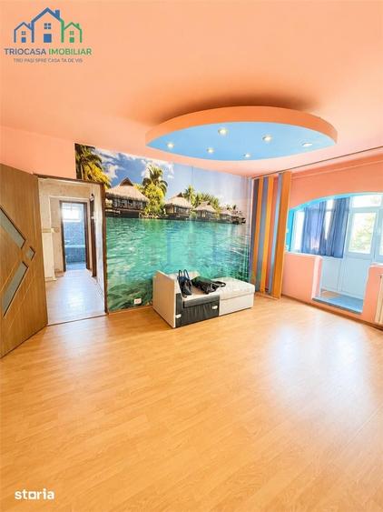 Apartament cu 3 camere semidecomandat în Rovine