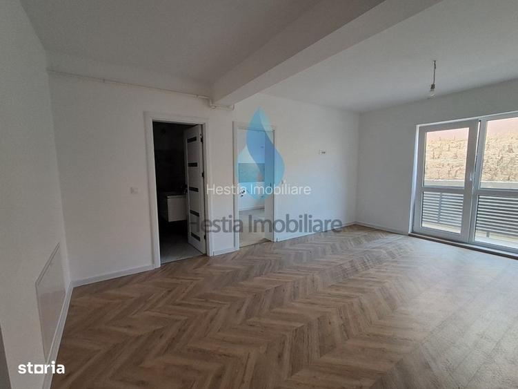 Apartament cu trei camere, capat Pacurari, bloc nou.