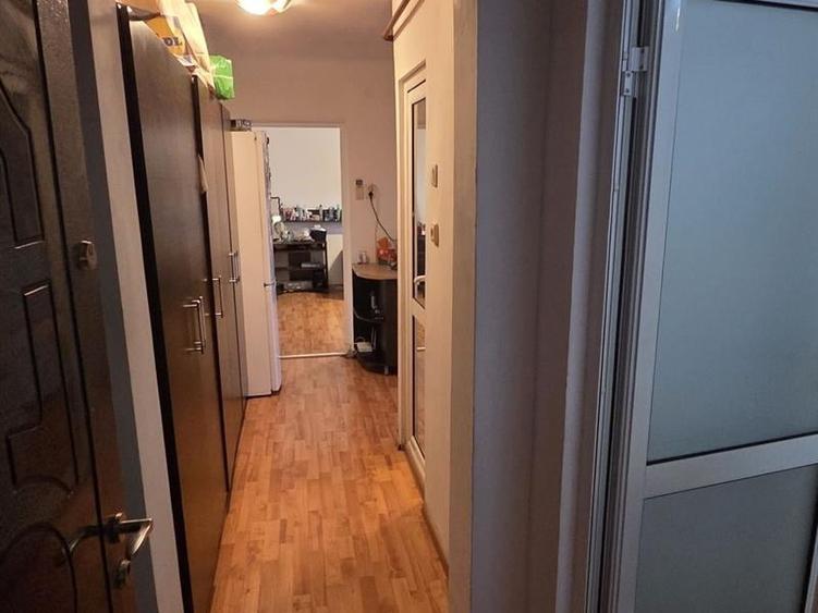 Apartament cu 2 camere decomandat în Rovine