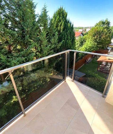 Apartament cu 3 camere semidecomandat în Borhanci