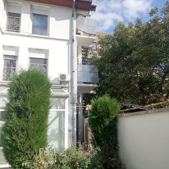 Casă cu 10 camere cu Canalizare în Băneasa