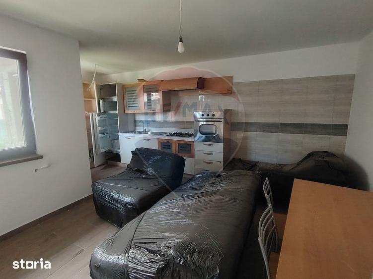 Casă cu 3 camere cu Teren 1326 Mp în Central