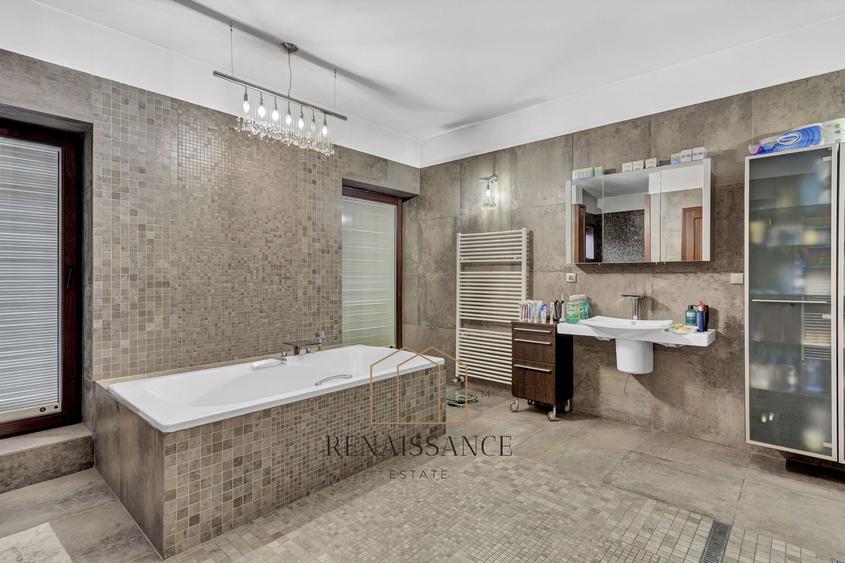 Casă individuală cu 14 camere cu Piscina în Plopi
