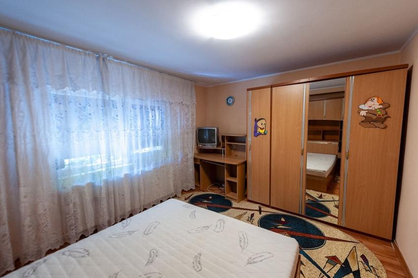 Apartament cu 3 camere decomandat în Exterior Vest