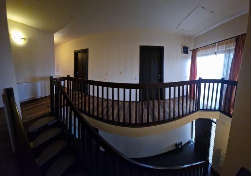 Casă individuală cu 7 camere cu Teren 1000 Mp în Tărtășești