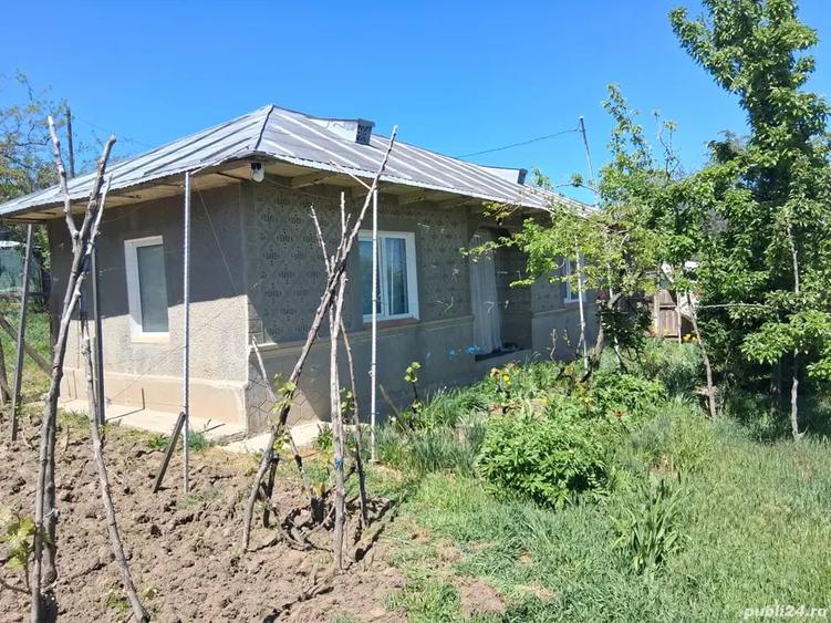 Casă cu 4 camere cu Teren 3400 Mp în Central