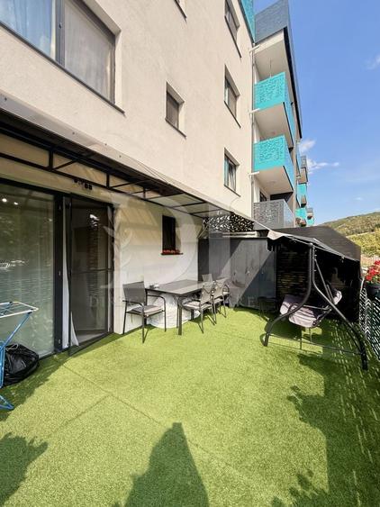 Apartament cu 3 camere semidecomandat, mobilat în Florești