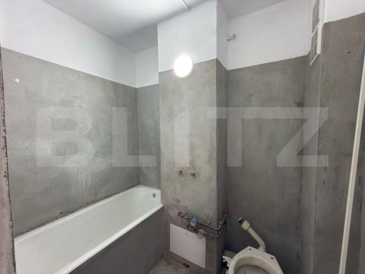 Apartament cu 4 camere semidecomandat în Malu Roșu