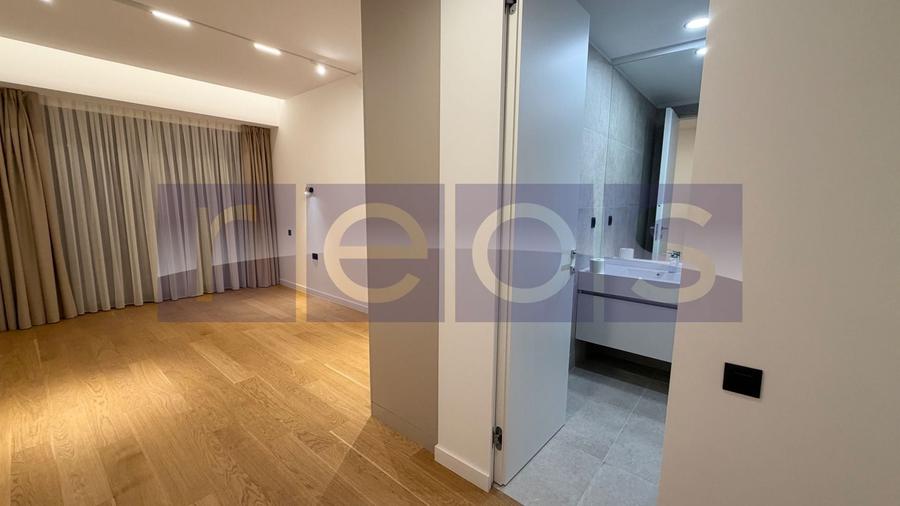 Apartament cu 3 camere semidecomandat în Herăstrău