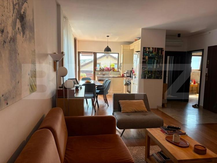 Apartament cu 3 camere semidecomandat, mobilat în Bună Ziua