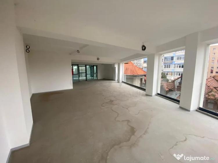 Casă cu 7 camere cu Teren 268 Mp în Dorobanți