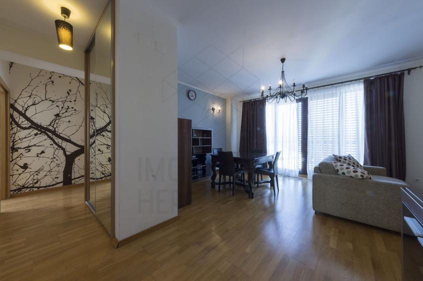 Apartament cu 3 camere decomandat, mobilat în P-ța Victoriei