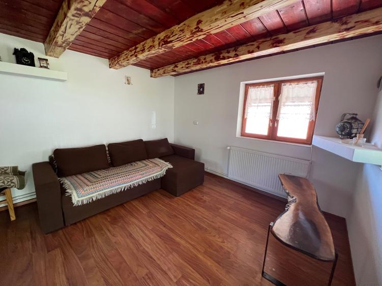 Casă cu 3 camere în Șuncuiuș