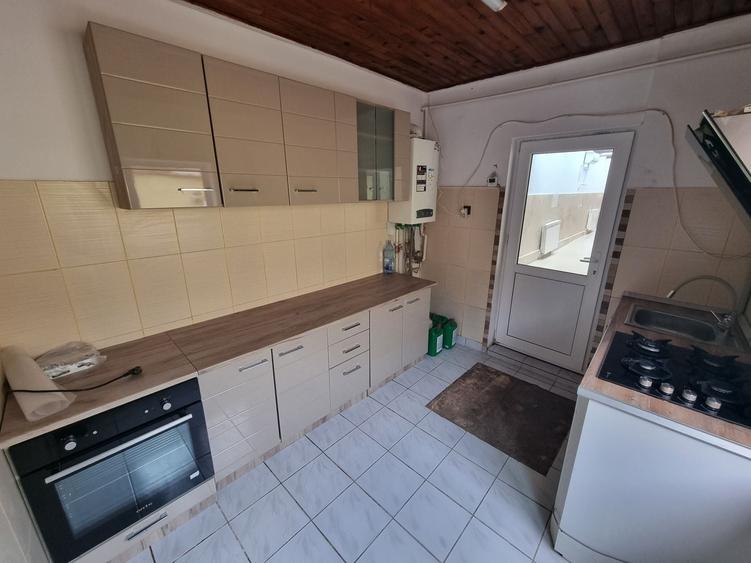 Casă individuală cu 4 camere cu Canalizare în Coiciu