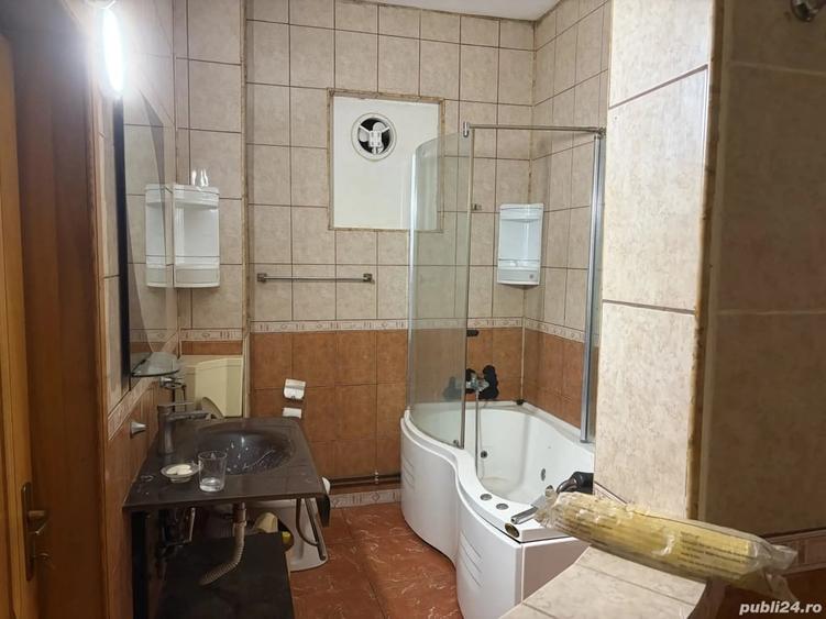Casă cu Teren 200 Mp în Central