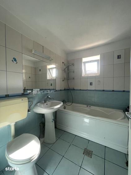 Apartament cu 3 camere în Cetate