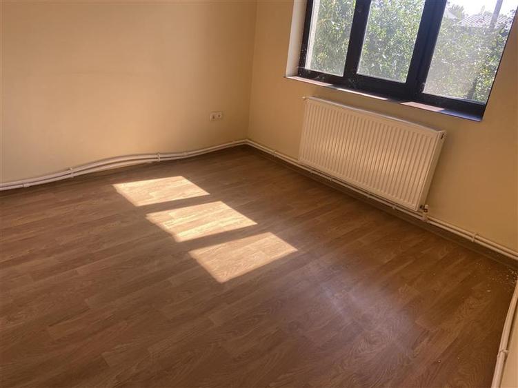 Casă individuală cu 3 camere cu Canalizare în Hângulești