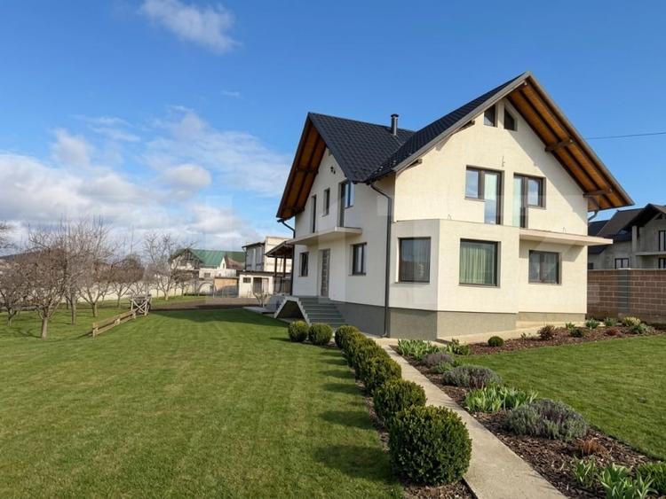 Casă individuală cu 5 camere cu Canalizare în Periferie