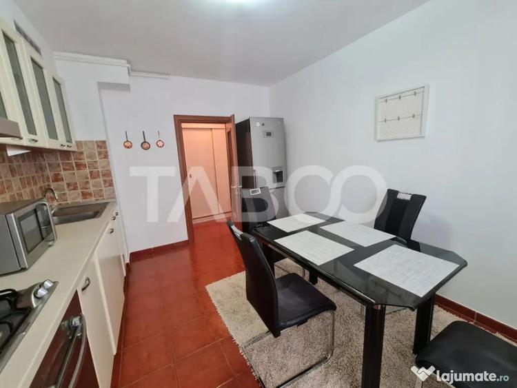 Apartament cu 3 camere semidecomandat în Central