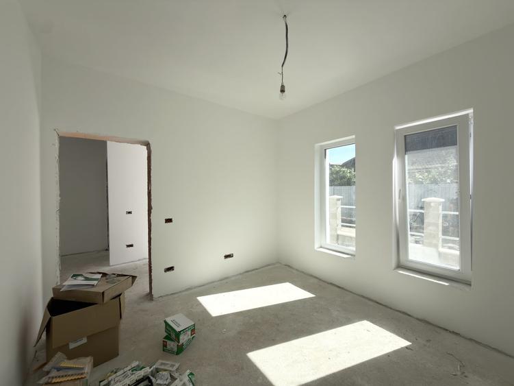 Duplex cu 3 camere cu Canalizare în Utvin