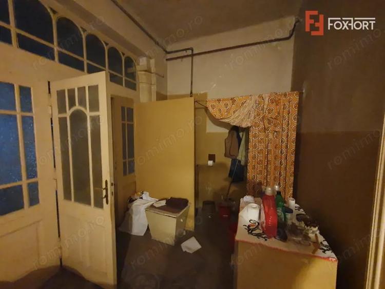 Apartament cu 5 camere nedecomandat, mobilat în Central