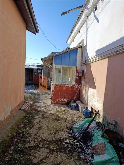 Casă individuală cu 5 camere cu Canalizare în Broșteni