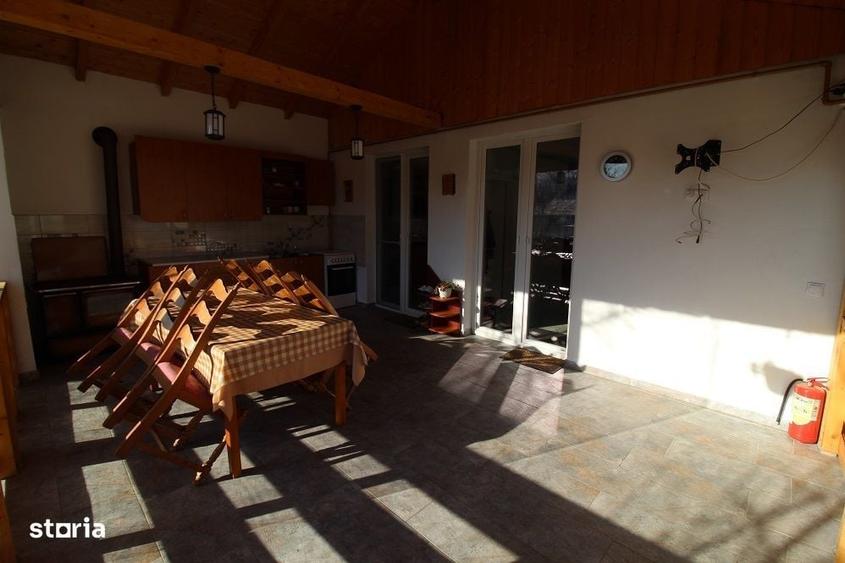 Casă cu 4 camere în Hunedoara