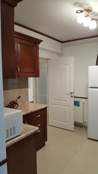 Apartament cu 2 camere decomandat, mobilat în Central