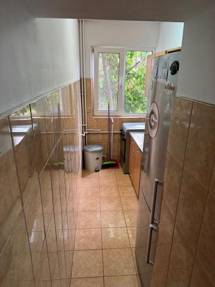 Apartament cu 3 camere semidecomandat în Dacia