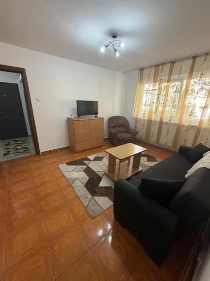 Apartament cu 2 camere semidecomandat, mobilat în Craiovița Nouă