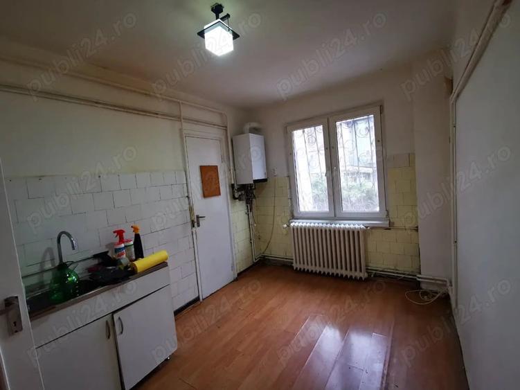 Apartament cu 4 camere semidecomandat în Take Ionescu