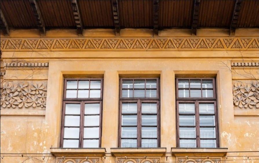 Casă cu 26 camere cu Teren 1051 Mp în Victoriei