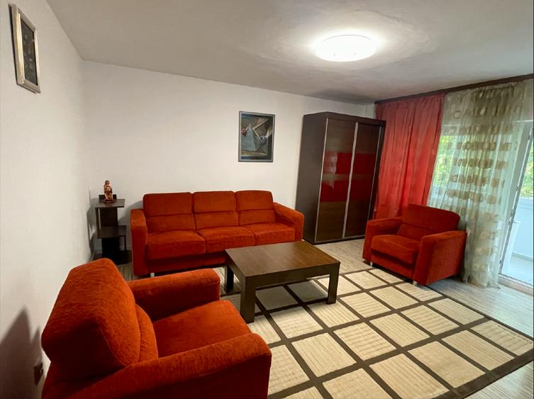 Apartament cu 3 camere decomandat, mobilat în Vitan Mall
