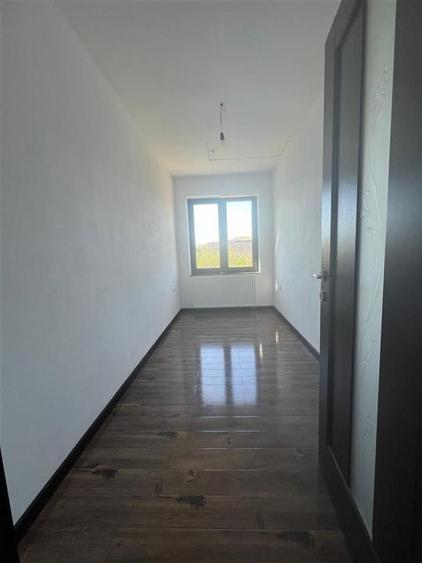 Casă individuală cu 5 camere cu Canalizare în Central